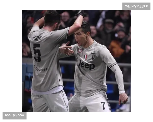 尤文图斯边路传中质量不佳 萨索洛禁区密集防守化解攻势